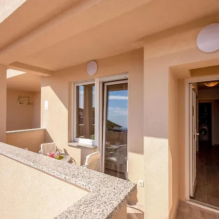 Villa Quiet With Soothing Dramalj