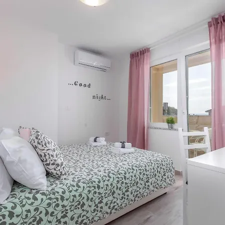 Villa Quiet With Soothing Dramalj