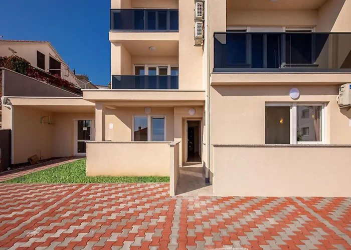 Quiet With Soothing Villa Dramalj