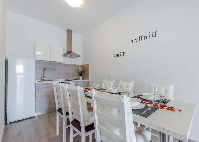 Villa Quiet With Soothing Dramalj