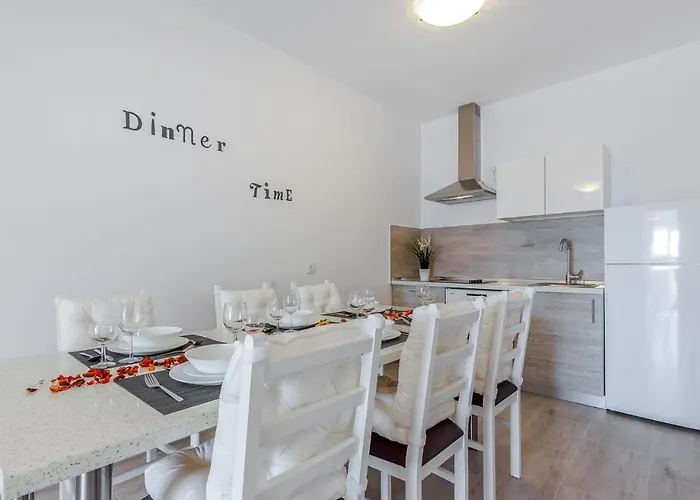 Villa Quiet With Soothing Dramalj