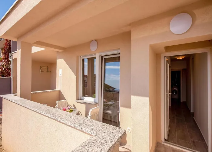 Villa Quiet With Soothing Dramalj