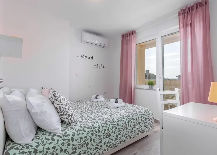 Villa Quiet With Soothing Dramalj